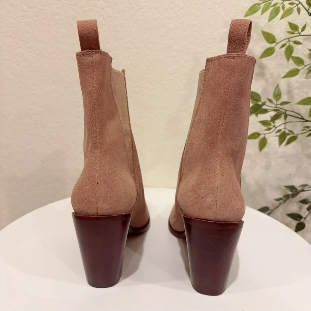 Kaanas Morava Suede Block Heel With Elastic in Caramel NWOT Size 6M